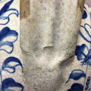 An Antwerp maiolica blue and white syrup jar with "a foglie" decor, ca. 1580 — photo 13