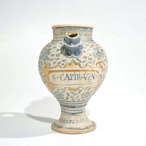 An Antwerp maiolica wet drug jar with polychrome medallion, mid-16th C. — 照片 3