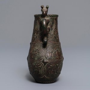 An archaic Chinese relief-decorated two-handled bronze vase, 19th C. — photo 4