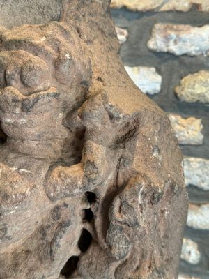 An architectural red sandstone fragment with a divinity, India, 13th C. — foto 5
