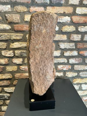 An architectural red sandstone fragment with a divinity, India, 13th C. — foto 9