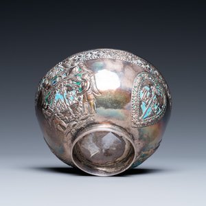 An Armenian enamelled silver cup and saucer, 18th C. — 照片 11