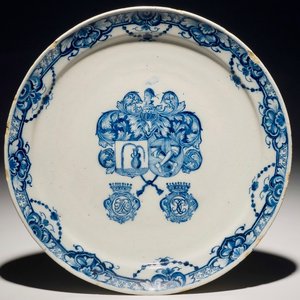 An armorial Dutch Delft blue and white alliance plate, 1st half 18th C. — photo 1
