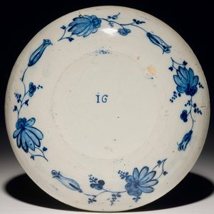 An armorial Dutch Delft blue and white alliance plate, 1st half 18th C. — photo 2