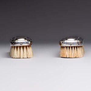 An Art Deco 12-piece silver toiletry set, Wolfers Frères, Brussels, 20th C. — photo 17
