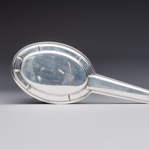 An Art Deco 12-piece silver toiletry set, Wolfers Frères, Brussels, 20th C. — photo 26