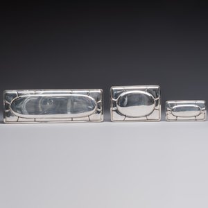 An Art Deco 12-piece silver toiletry set, Wolfers Frères, Brussels, 20th C. — photo 6