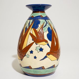 An art deco vase with stylised birds in flight, Charles Catteau for Boch Frères Keramis, ca. 1931 — 照片 4