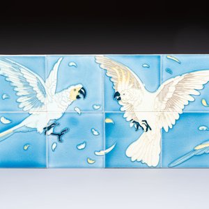 An Art Nouveau 'Cockatoos' tile mural, Gilliot et Cie., Hemiksem, 19/20th C. — foto 1