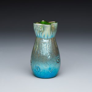 An Art Nouveau iridescent glass vase with prunts, Loetz — photo 1