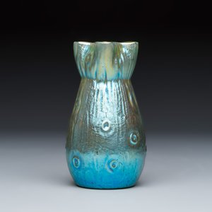 An Art Nouveau iridescent glass vase with prunts, Loetz — photo 2