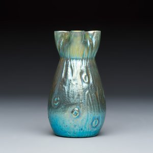 An Art Nouveau iridescent glass vase with prunts, Loetz — photo 3