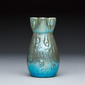 An Art Nouveau iridescent glass vase with prunts, Loetz — photo 5