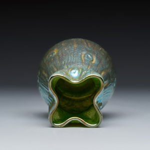 An Art Nouveau iridescent glass vase with prunts, Loetz — photo 6