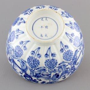 An attractive blue and white Chinese porcelain bowl with Long Elizas, Kangxi, ca. 1700 — photo 7