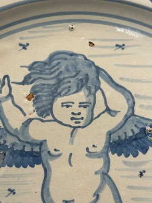An attractive blue and white Dutch maiolica dish with a winged cherub, probably Harlingen, 2nd half 17th C. — photo 5