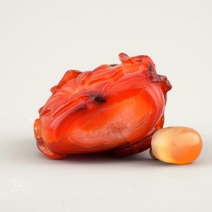 An attractive Chinese carved agate snuff bottle, 19/20th C. — photo 2