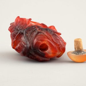 An attractive Chinese carved agate snuff bottle, 19/20th C. — photo 3