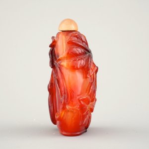 An attractive Chinese carved agate snuff bottle, 19/20th C. — photo 6