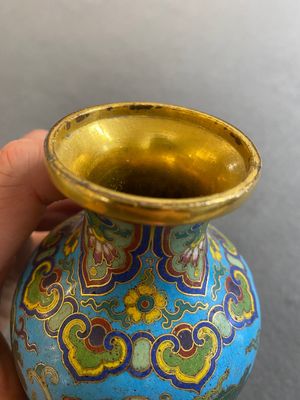 An attractive Chinese turquoise-ground cloisonné vase, Qianlong — 照片 10