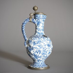 An attractive Dutch Delft blue and white gadrooned pewter-mounted jug, 2nd half 17th C. — 照片 16