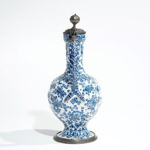 An attractive Dutch Delft blue and white gadrooned pewter-mounted jug, 2nd half 17th C. — 照片 4