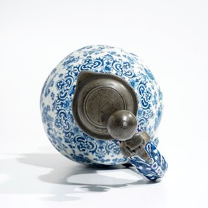 An attractive Dutch Delft blue and white gadrooned pewter-mounted jug, 2nd half 17th C. — 照片 7