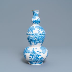 An attractive Dutch Delft blue and white triple gourd chinoiserie vase, last quarter 17th C. — photo 4