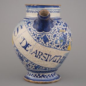 An early Antwerp maiolica blue, yellow and white syrup jar with sgraffiato decor, 1540-1580 — photo 2
