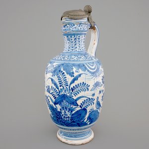 An early Dutch Delft blue and white pewter-mounted jug, 1630-1650 — 照片 1