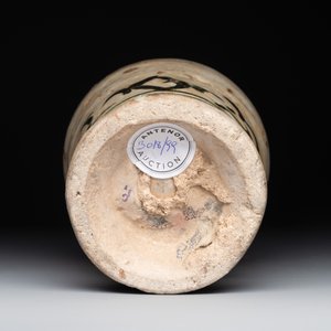 An early Islamic pottery albarello with engraved copper mount and cover, probably Nishapur, Iran, 10/11th C. — photo 4