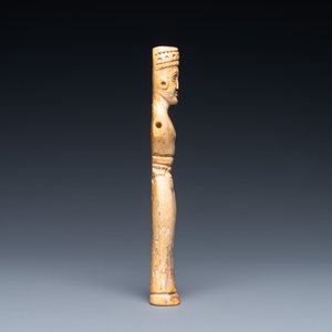 An Eastern Roman or Byzantine carved bone figure of a man, 6/10th C. — photo 3
