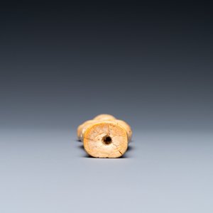 An Eastern Roman or Byzantine carved bone figure of a man, 6/10th C. — photo 7