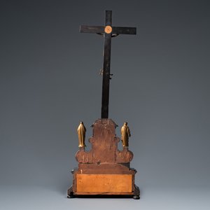 An ebonised wooden reliquary crucifix with gilt bronze corpus, Germany or Italy, 17/18th C. — photo 2