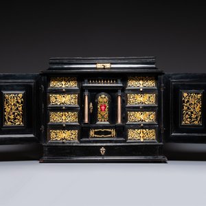 An ebony, ebonised and painted cabinet, Antwerp, 17th C. — 照片 1