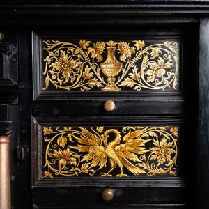 An ebony, ebonised and painted cabinet, Antwerp, 17th C. — 照片 12
