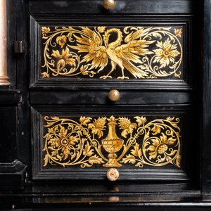 An ebony, ebonised and painted cabinet, Antwerp, 17th C. — 照片 15