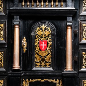An ebony, ebonised and painted cabinet, Antwerp, 17th C. — 照片 16