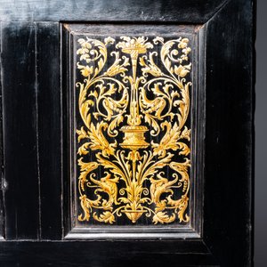 An ebony, ebonised and painted cabinet, Antwerp, 17th C. — 照片 7
