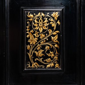 An ebony, ebonised and painted cabinet, Antwerp, 17th C. — 照片 10