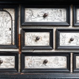An ebony veneer cabinet with engraved ivory plaques, Italy, 17th C. — photo 9