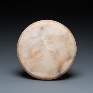 An Egyptian alabaster vase and a dish, Old Kingdom — 照片 3