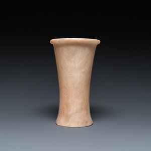 An Egyptian alabaster vase and a dish, Old Kingdom — 照片 4