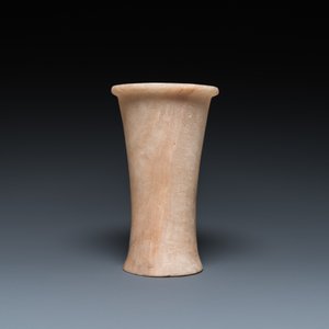 An Egyptian alabaster vase and a dish, Old Kingdom — 照片 7