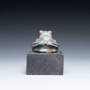 An Egyptian cobalt blue- and turquoise-glazed faience model of a frog, 15/11th C. BC — photo 5