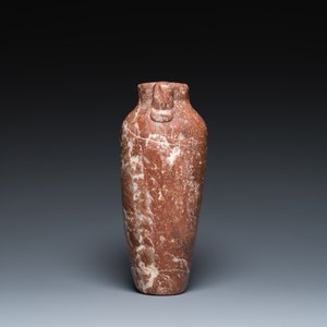 An Egyptian red Breccia jar, Predynastic period, 3500-2900 b.C. — 照片 2