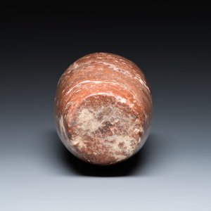 An Egyptian red Breccia jar, Predynastic period, 3500-2900 b.C. — 照片 6