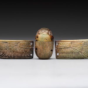 An Egyptian turquoise-glazed composition winged scarab, Ptolemaic, 4/1st C. B.C. — photo 2