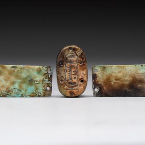An Egyptian turquoise-glazed composition winged scarab, Ptolemaic, 4/1st C. B.C. — photo 3