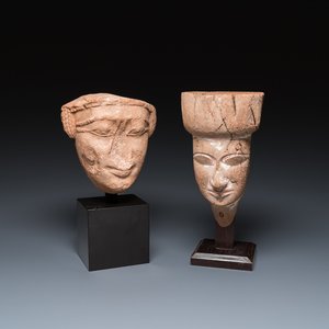 An Egyptian wooden sarcophagus mask and a sandstone head, Late period and Saite period — 照片 1